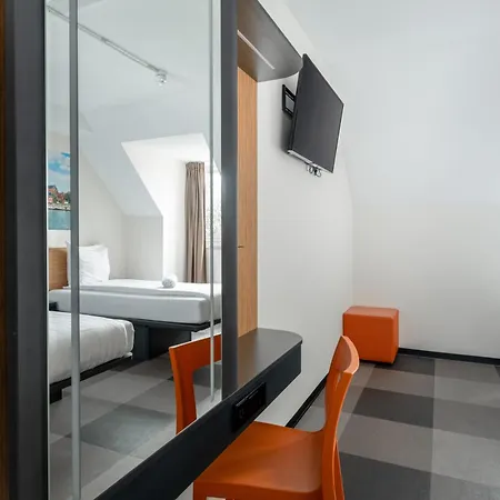 Ξενοδοχείο Easyhotel Centre 2*