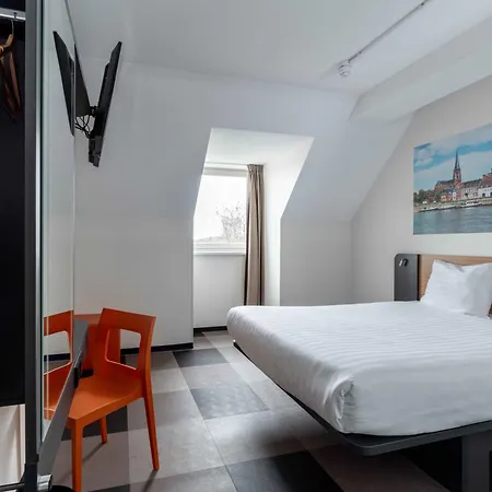 Ξενοδοχείο Easyhotel Centre 2*