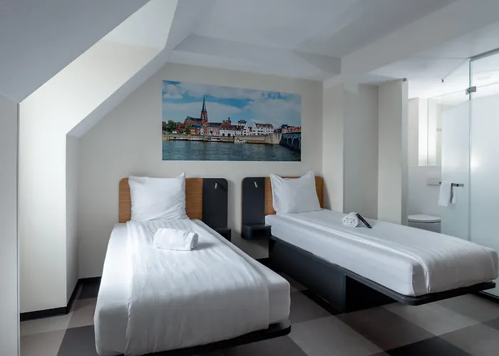 Easyhotel Centre فندق