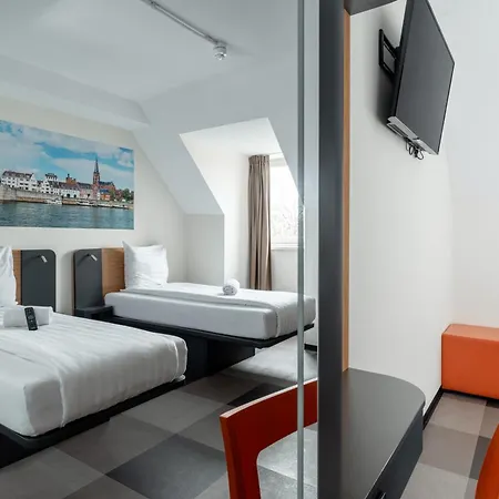 Easyhotel Centre Hotel 2*