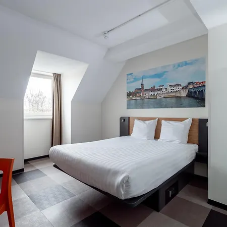 Easyhotel Centre 2*