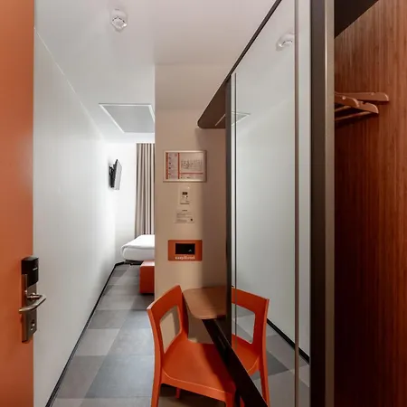 Easyhotel Centre 酒店