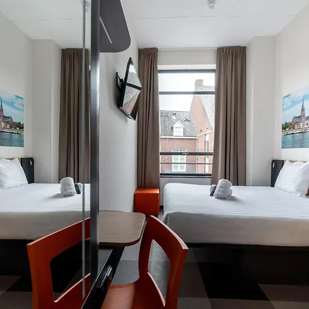 Easyhotel Centre 2*