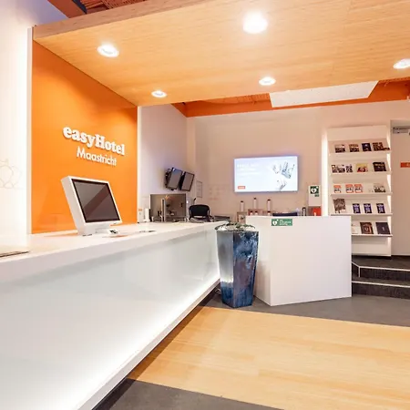 Easyhotel Centre 2*