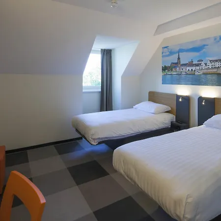 Easyhotel Centre 2*