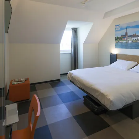 Easyhotel Centre Hotel