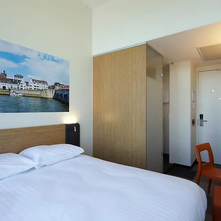 Hotel Easyhotel Centre 2*