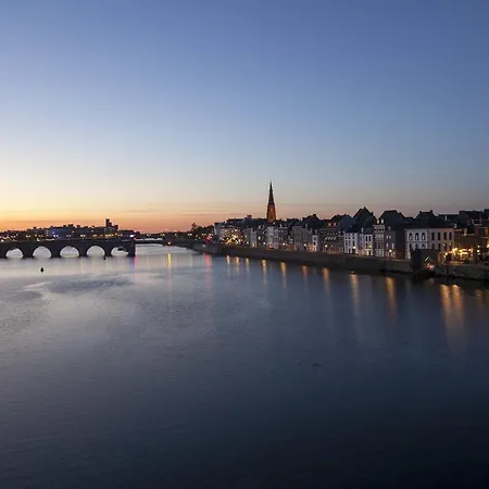 ホテル Easyhotel Centre 2*