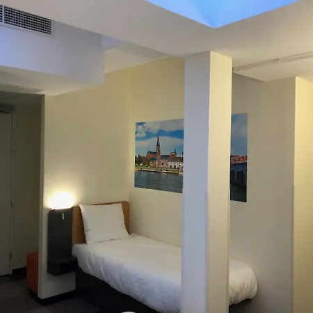 Easyhotel Centre 2*