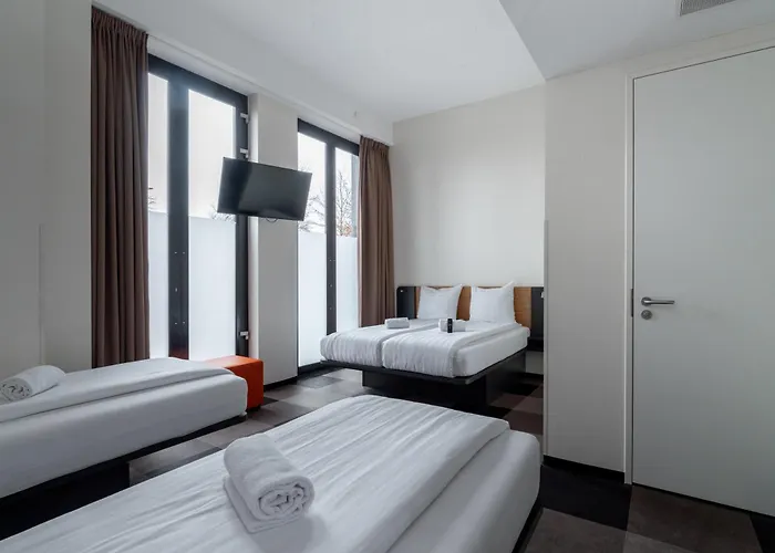 Easyhotel Centre Hotel 2*
