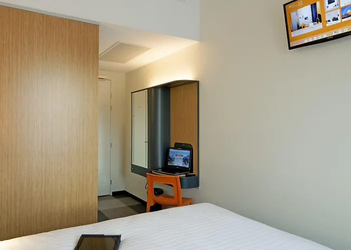 Easyhotel Centre Отель Маастрихт