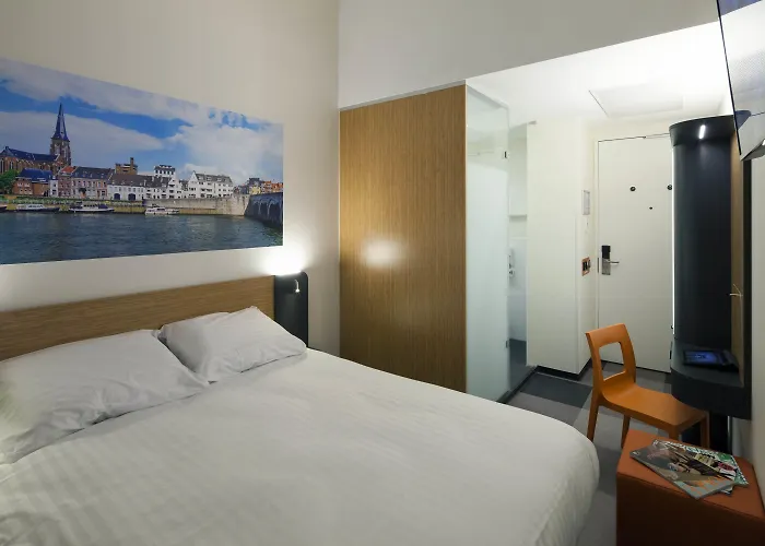 Отель Easyhotel Centre