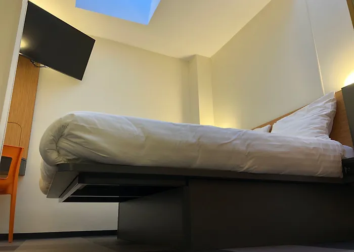 Отель Easyhotel Centre 2*