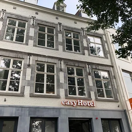 酒店 Easyhotel Centre 2*