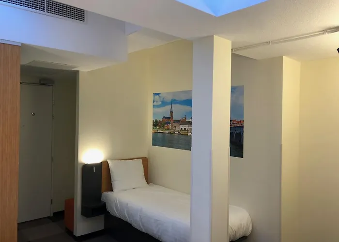 Easyhotel Centre 2*